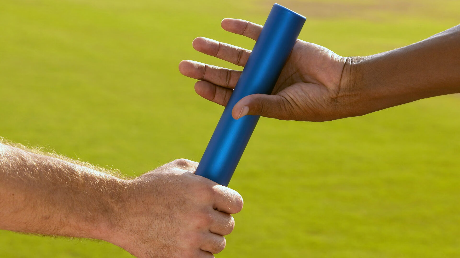 《电竞职业路径多元化:从选手到教练、解说、管理》,电竞职业选手出路